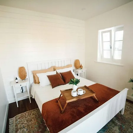 Apartment Seafront House - First Row To Sea *